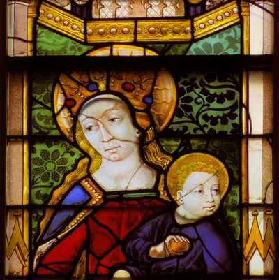 Ventana que representa a la Virgen y el Niño de French School